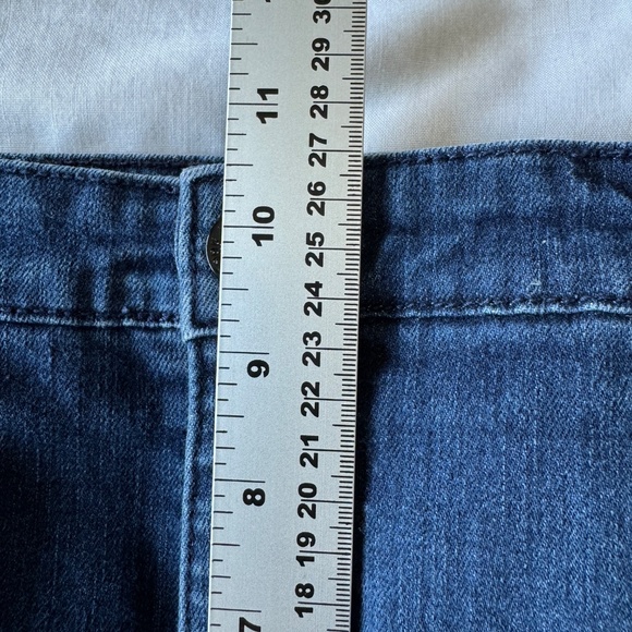 Jones New York Women's Lexington Straight Missy Jeans Medium Wash 12 Short - Picture 13 of 16